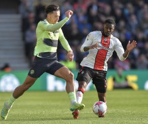 epa10565157 Jack Grealish (L) of Manchester City and Ainsley Maitland-Niles of Southampton in action during the English Premier League soccer match between Southampton FC and Manchester City in Southampton, Britain, 08 April 2023.  EPA/Vince Mignott EDITORIAL USE ONLY. No use with unauthorized audio, video, data, fixture lists, club/league logos or 'live' services. Online in-match use limited to 120 images, no video emulation. No use in betting, games or single club/league/player publications