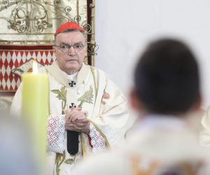 Zagreb, 9.4.2023.- Zagrebački nadbiskup kardinal Josip Bozanić predvodio je euharistijsko slavlje Nedjelje Uskrsnuća Gospodnjega- Uskrs. Na fotografiji Josip Bozanić.
foto HINA/ Admir BULJUBAŠIĆ/ abu