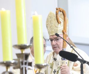 Zagreb, 9.4.2023.- Zagrebački nadbiskup kardinal Josip Bozanić predvodio je euharistijsko slavlje Nedjelje Uskrsnuća Gospodnjega- Uskrs. Na fotografiji Josip Bozanić.
foto HINA/ Admir BULJUBAŠIĆ/ abu