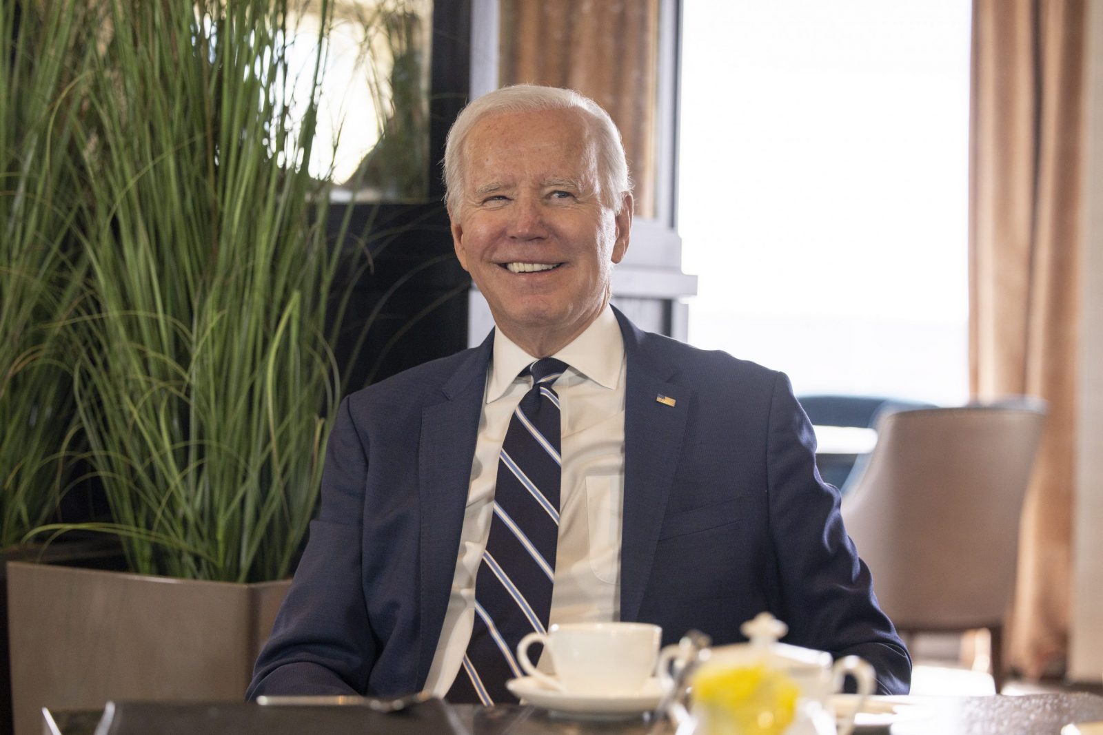 epa10569256 US President Joe Biden meets with the British prime minister (not pictured) in Belfast, Northern Ireland, 12 April 2023. Biden is on a four-day visit to Northern Ireland and the Republic of Ireland to mark the 25th anniversary of the Good Friday Agreement (GFA).  EPA/TOLGA AKMEN / POOL
