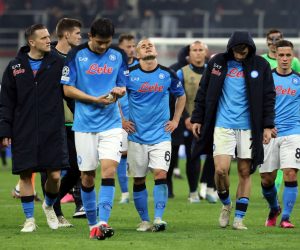 epa10570203 Napoli’s player leave the pitch after losing the UEFA Champions League quarter-final first leg match between AC Milan and SSC Napoli at Giuseppe Meazza Stadium in Milan, Italy, 12 April 2023.  EPA/MATTEO BAZZI