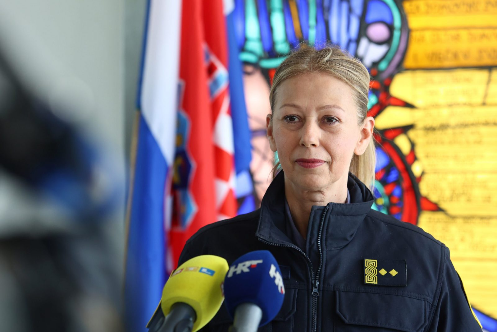Split, 13.4.2023.- Splitskoj policiji se u èetvrtak popodne predao 21-godinjak kojeg se dovodi u vezu s pucnjavom iz vatrenog oruja u utorak u Splitu, kada je teko ozlijeðen 36-godinji Josip Èubeliæ, doznaje se u splitskoj policiji. Na slici Sanja Nazliæ. 
foto HINA/ Mario STRMOTIÆ/ ua