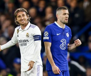 epa10579211 Luka Modric of Real Madrid (L) reacts next to Mateo Kovacic of Chelsea during the UEFA Champions League quarter final, 2nd leg match between Chelsea and Real Madrid in London, Britain, 18 April 2023.  EPA/TOLGA AKMEN