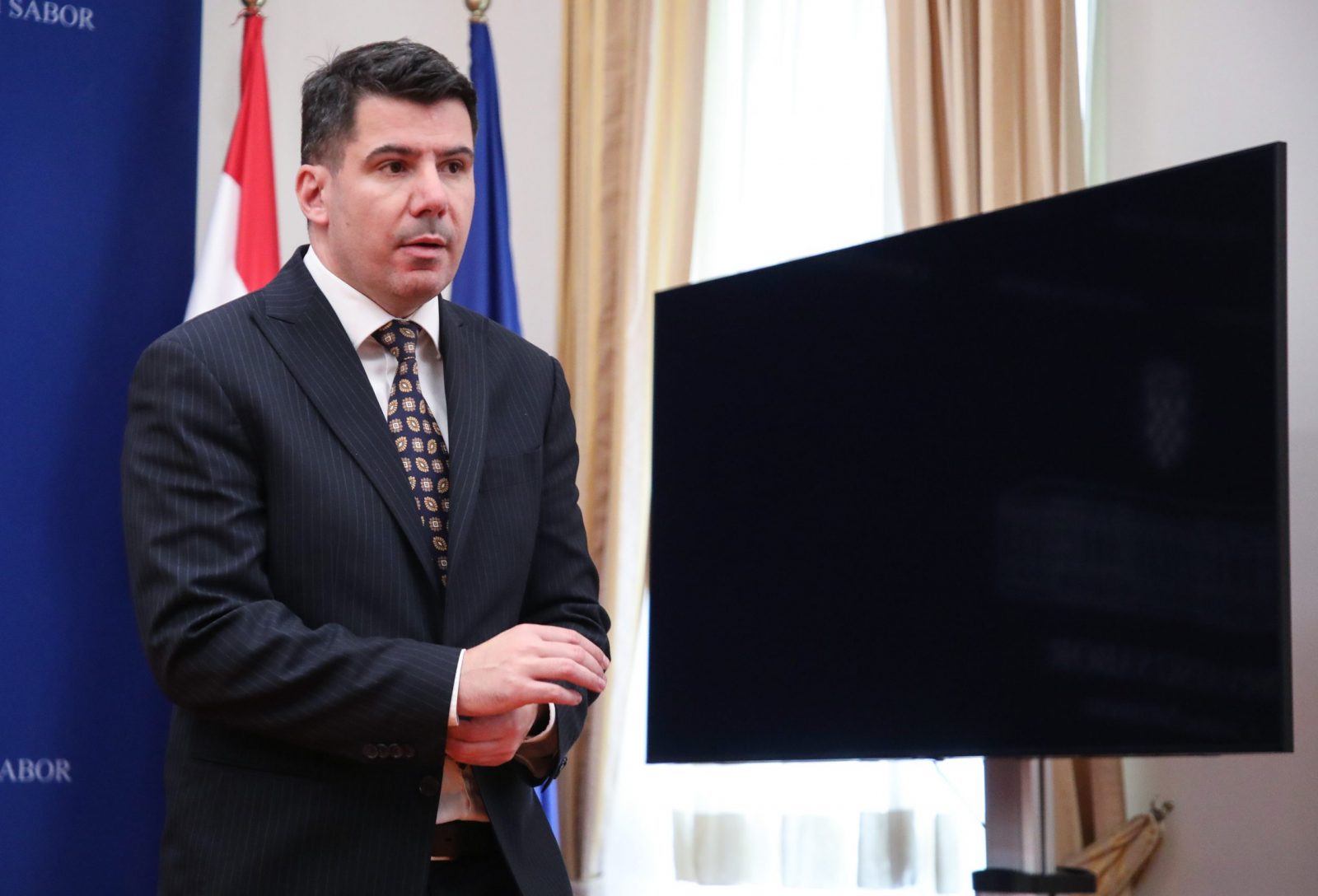 Zagreb, 19.04.2023 - Hrvatski sabor, konferencija za medije Nikole Grmoje na temu ostavke ravnateljice USKOK-a Vanje Marušić i izbacivanje iz sabornice Mire Bulja, Željka Sačića i Kreše Beljaka. Na fotografiji Nikola Grmoja.
foto HINA/ Admir BULJUBAŠIĆ/ abu