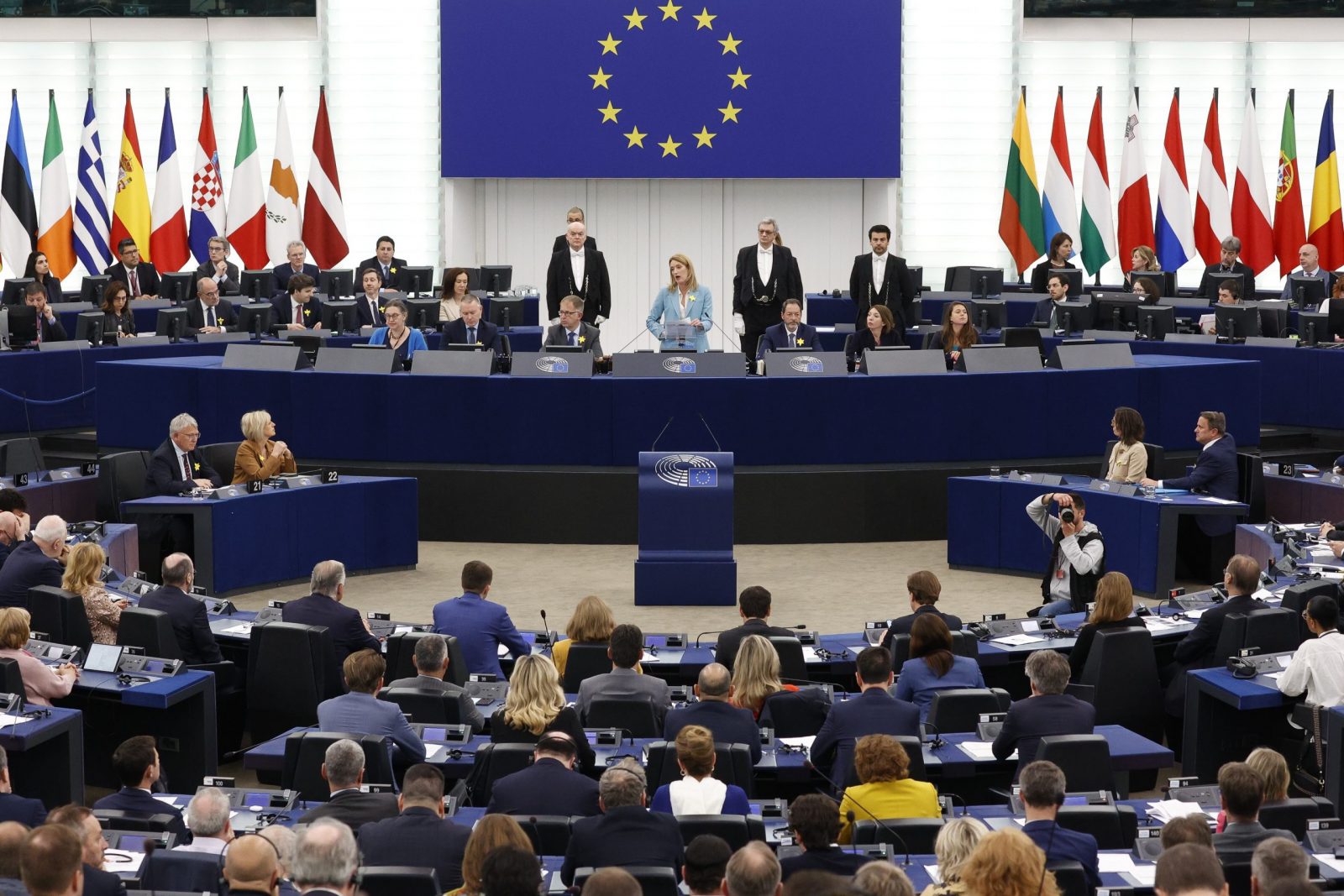 epa10579800 European Parliament President Roberta Metsola (C) gives a statement on the 80th anniversary of the Uprising in the Warsaw Ghetto, at the European Parliament in Strasbourg, France, 19 April 2023. The session of the European Parliament runs from 17 till 20 April.  EPA/JULIEN WARNAND