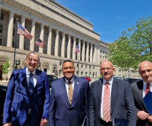 Washington, 19.04.2023 - Hrvatski ministar unutarnjih poslova Davor Boinoviæ nazoèio je sveèanosti prijema Hrvatske u amerièki program Global Entry u Washingtonu. Na slici Davor Boinoviæ, predstavnik amerièke Uprave za carinu i zatitu granice Rafael Henry, dravna tajnica Terezija Gras i veleposlanik Pjer imunoviæ. foto HINA/ Andrej MATIJAEVIÆ/ ik