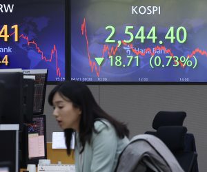 epa10583534 An electronic signboard in the dealing room of Hana Bank in Seoul, South Korea, 21 April 2023, shows the benchmark Korea Composite Stock Price Index having dropped 18.71 points, or 0.73 percent, to close at 2,544.40. South Korean stocks closed lower, with some blue-chip battery shares tumbling, weighed down by a sharp fall in Tesla Inc. and U.S. data signaling a slowing economy.  EPA/YONHAP SOUTH KOREA OUT