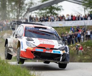 Leskovac Barilovički 21.04.2023 - Croatia Rally 2023 utrka u sklopu FIA World Rally Championshipa. Na slici Francuski vozač Sebastien Ogier i Francuski suvozač Vincent Landais u svom Toyota GR Yaris Rally1 Hybrid automobilu tijekom etape Pećurkovo brdo - Mrežnički Novaki..
foto HINA/ Damir SENČAR/ ds