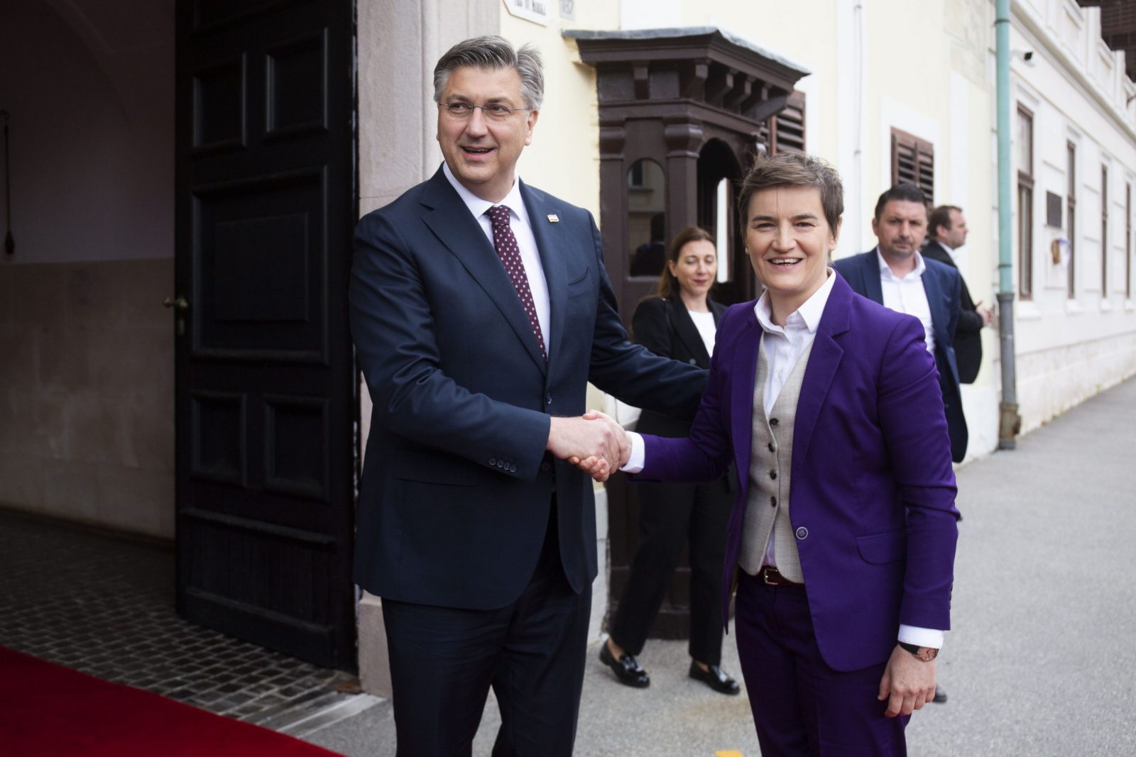 Zagreb, 30.04.2023. - Predsjednik Vlade Plenković primio je predsjednicu Vlade Republike Srbije Anu Brnabić. Na fotografiji Andrej Plenković, Ana Brnabić.  foto HINA/ Daniel KASAP/dk