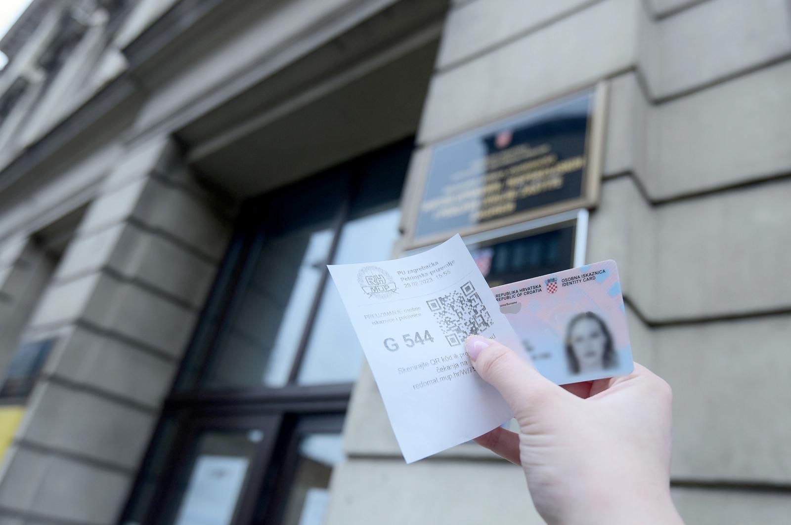 28.2.2023., Zagreb - U protekle gotovo tri godine, istekao je rok vazenja 221.387 osobnih iskaznica, 411.905 putovnica i 78.524 vozacke dozvole. Podaci su to Ministarstva unutarnjih poslova koji je sredinom veljace sugerirao gradjanima da, iako se spomenuti istekli osobni dokumenti jos uvijek smatraju vazecima, podnesu zahtjev za izradu novih. Photo: Neva Zganec/PIXSELL