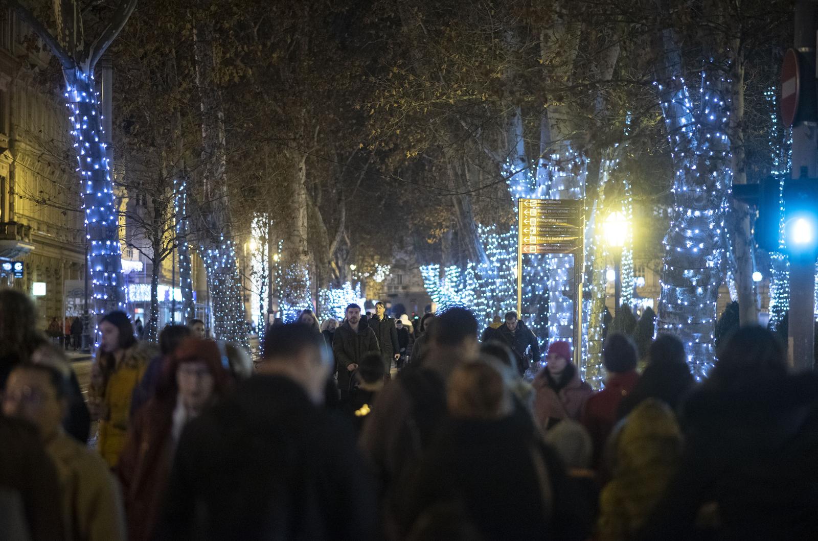 2.1.2023., Zagreb - Adventski ugodjaj u gradu jos traje, ulice su pune posjetitelja. Photo: Neva Zganec/PIXSELL
