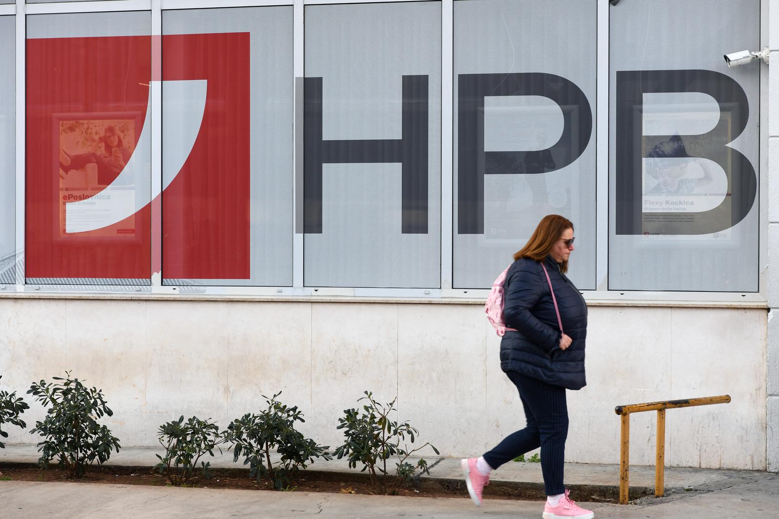02.03.2022., Sibenik - Jedinstveni sanacijski odbor u suradnji s HNB-om odlucio je da Hrvatska postanska banka preuzme Sberbank u Hrvatskoj. Svi depoziti gradjana i tvrtki, bez obzira na njihov iznos, su sigurni i bit ce dostupni po otvaranju poslovnica. Photo: Hrvoje Jelavic/PIXSELL