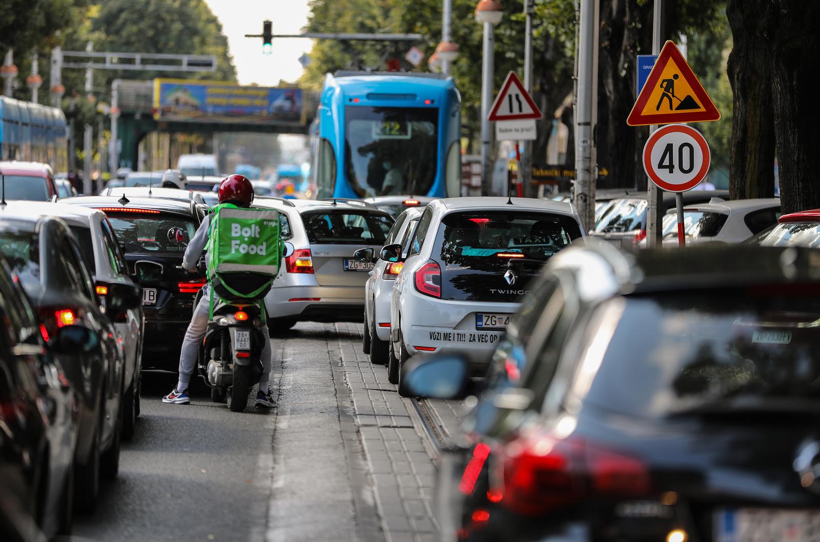 02.09.2021., Zagreb - Radovi na tramvajskoj pruzi u Savskoj prouzrocili su zastoje i guzve u prometu. Photo: Jurica Galoic/PIXSELL