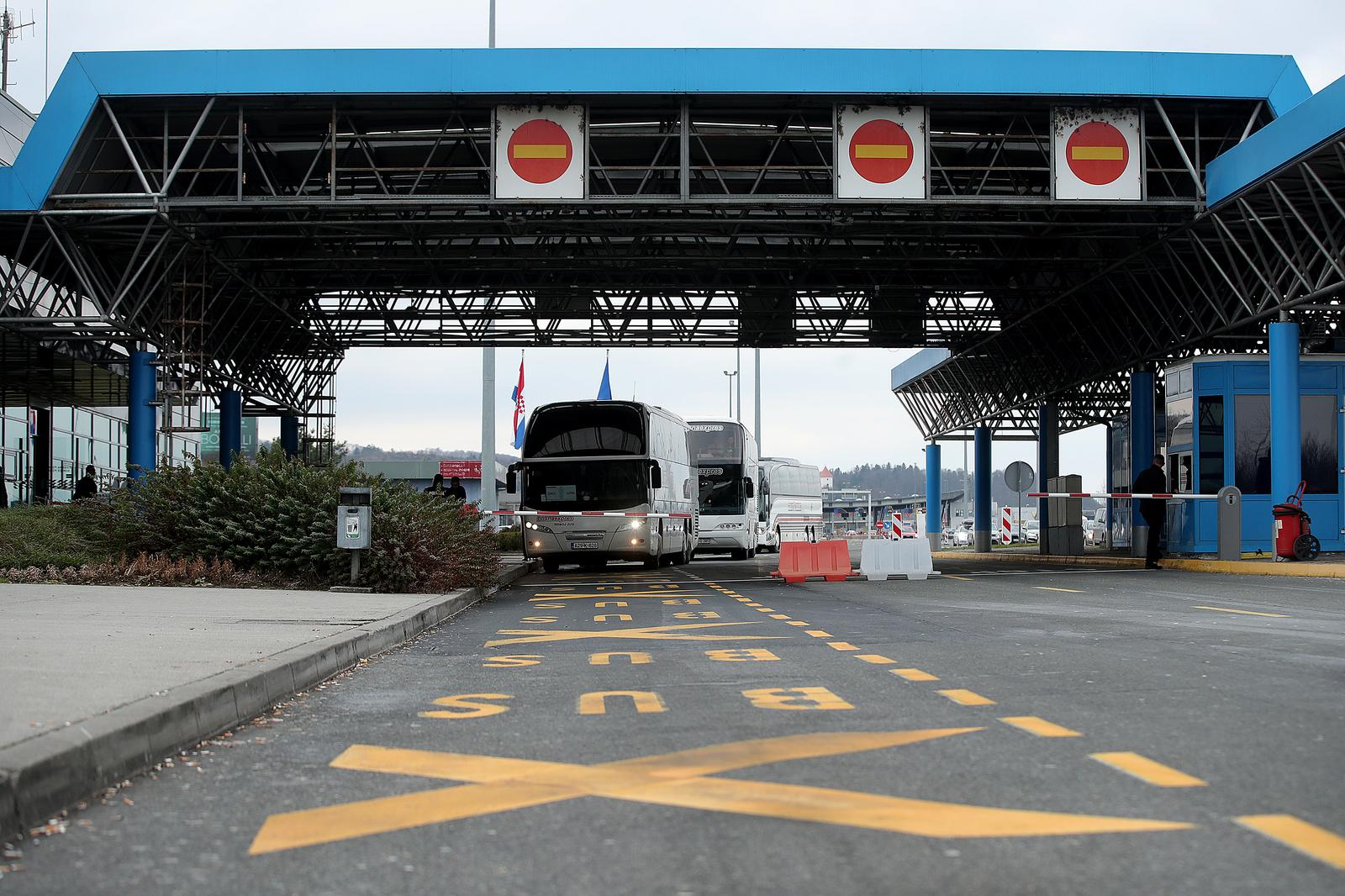 03.02.2020., Bregana - Na granicnom prijelazu Bregana prolazi se posebna provjera na ulasku u Hrvatsku zbog koronavirusa. "nPhoto: Goran Stanzl/PIXSELL