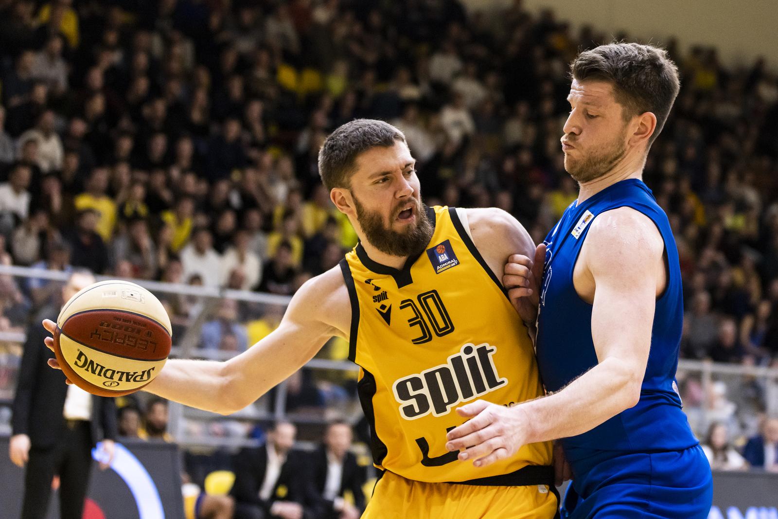 03.02.2023., Split - 18. kolo ABA lige: Split Zadar.
DOMINIK MAVRA, LEON SANTELJ Photo: Milan Sabic/PIXSELL