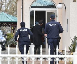 04.04.2023., Donji Kraljevec - Policija pred kucom Djure Horvata, direktora firme Tehnix . Ured europskog javnog tuzitelja, u suradnji s Policijskim nacionalnim Uredom za suzbijanje korupcije i organiziranog kriminaliteta, uhitio je danas, 4. travnja 2023. godine, u Hrvatskoj, pet osoba  zbog sumnje na zlouporabu polozaja i ovlasti, pocinjenu na stetu Kohezijskog fonda EU. Photo: Vjeran Zganec Rogulja/PIXSELL