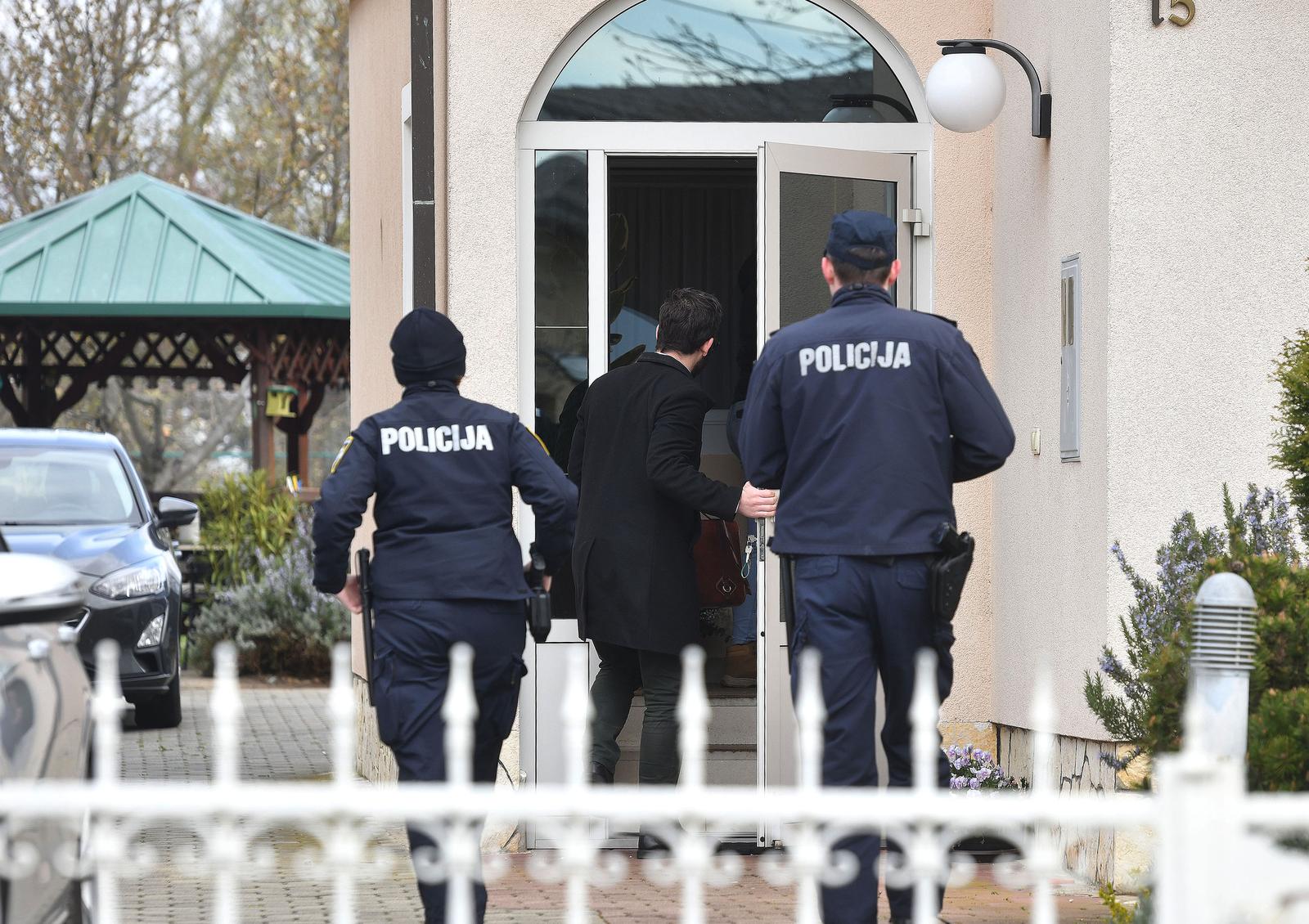04.04.2023., Donji Kraljevec - Policija pred kucom Djure Horvata, direktora firme Tehnix . Ured europskog javnog tuzitelja, u suradnji s Policijskim nacionalnim Uredom za suzbijanje korupcije i organiziranog kriminaliteta, uhitio je danas, 4. travnja 2023. godine, u Hrvatskoj, pet osoba  zbog sumnje na zlouporabu polozaja i ovlasti, pocinjenu na stetu Kohezijskog fonda EU. Photo: Vjeran Zganec Rogulja/PIXSELL