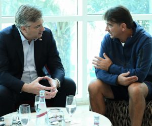 05.12.0222., Doha, Katar - Predsjednik Vlade Andrej Plenkovic sastao se sa Zlatkom Dalicem uoci nogometne utakmice protiv Japana. Photo: Damir Galic/VladaRH/POOL/PIXSELL