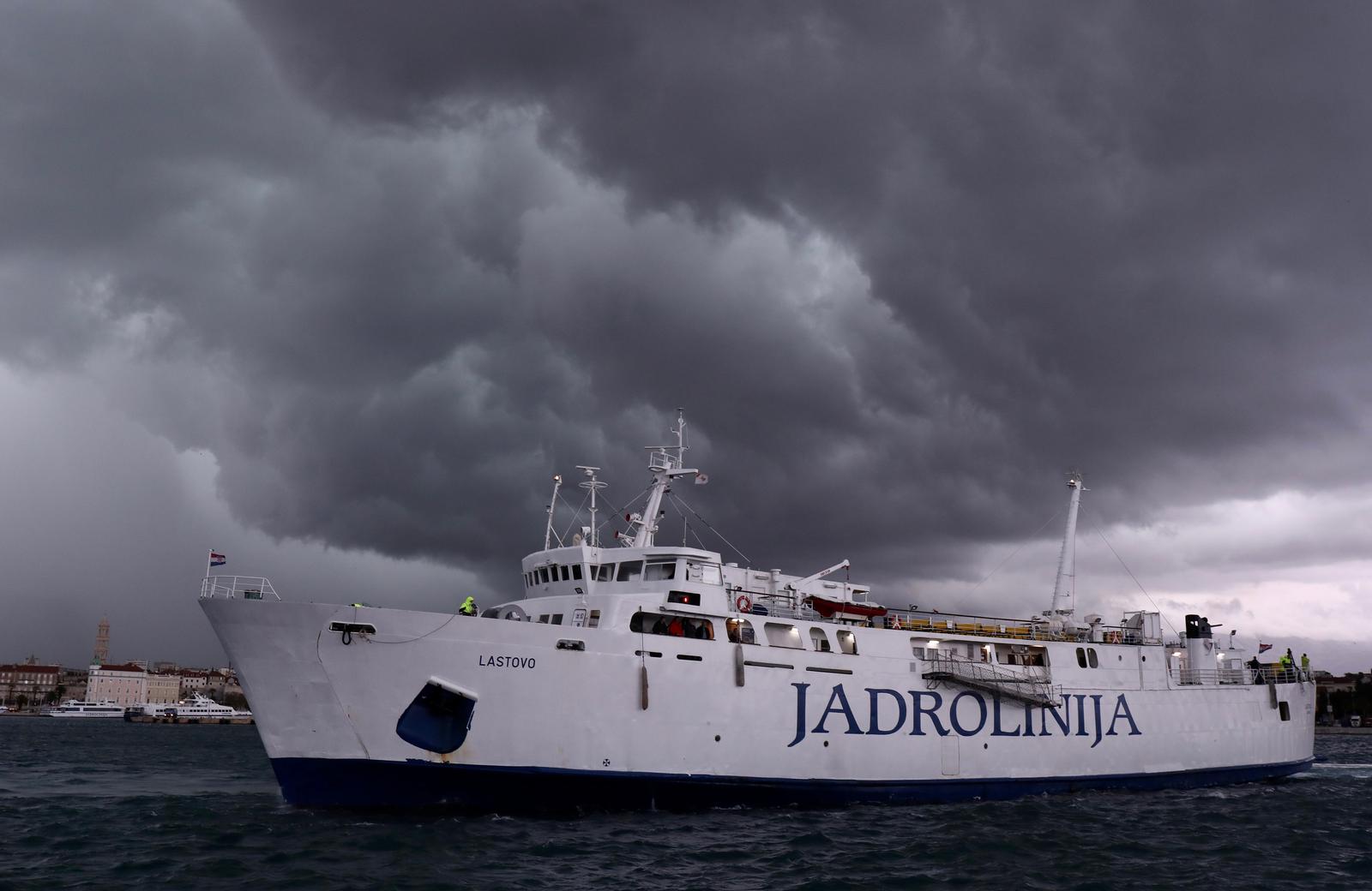 06.12.2022.,Split - Jadrolinijin brod M/T Lastovo u splitskoj luci.  Photo: Ivo Cagalj/PIXSELL