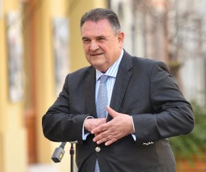 10.03.2021., Varazdin - Nakon izjave za N1 televiziju, župan Radimir Cacic otisao pozdraviti SDP-ovce.rrPhoto: Vjeran Zganec Rogulja/PIXSELL