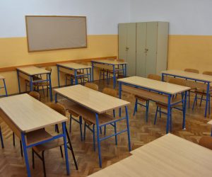 10.10.2019., Pula -  Zapoceo strajk ucitelja i profesora u osnovnim i srednjim skolama. Osnovna skola Centar. Photo: Dusko Marusic /PIXSELL