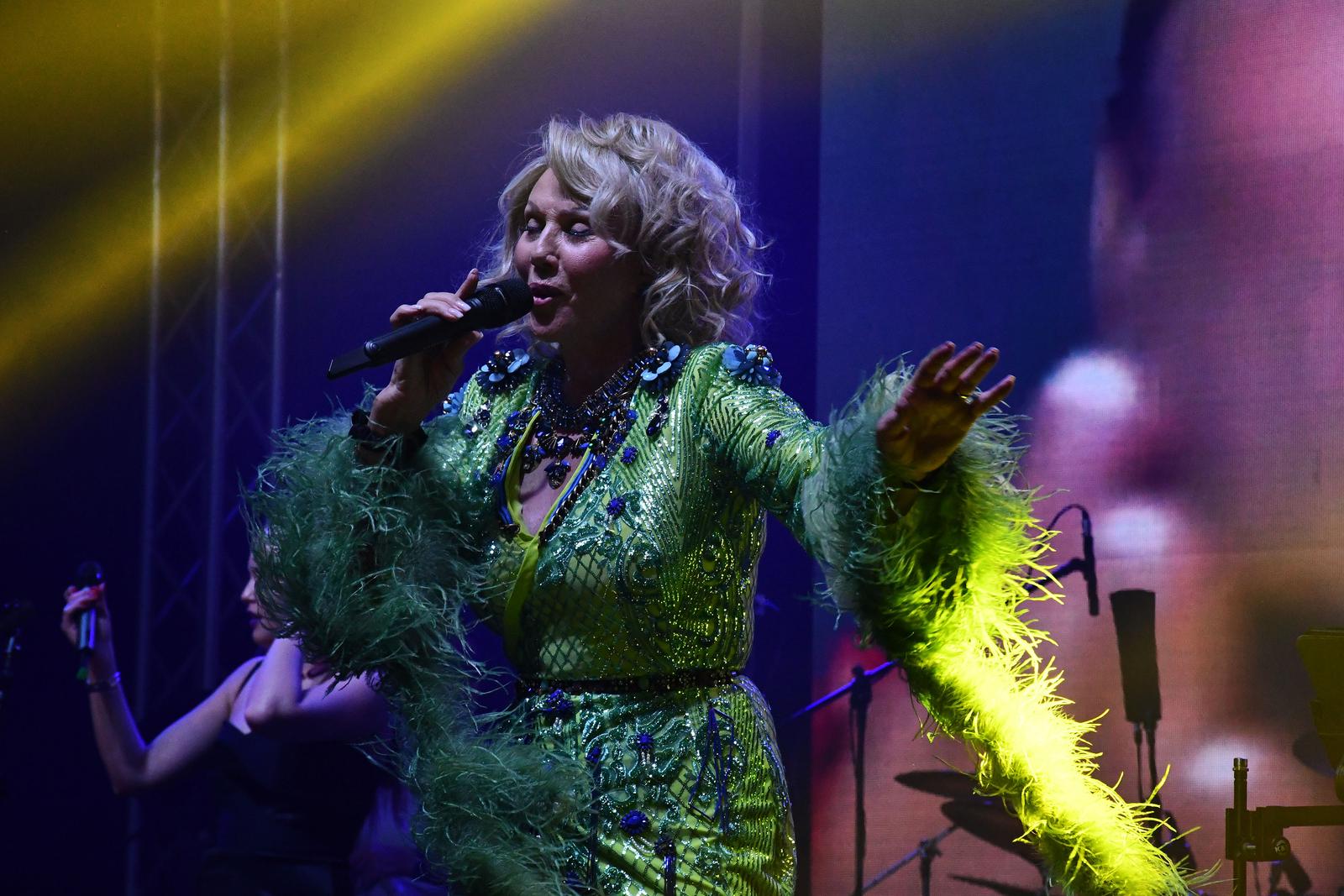 10.04.2023., Slavonski Brod - U sportskoj dvorani "Vijus" odrzan dugonajavljivani mega koncert "One night in Balkan" Lepe Brene i Sase Matica. Photo: Ivica Galovic/PIXSELL