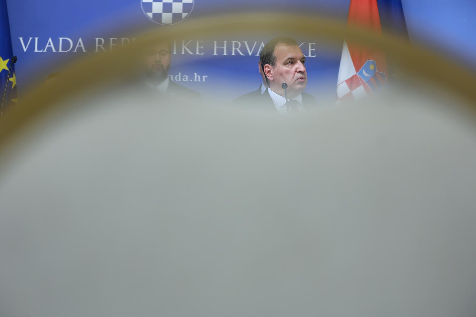 11.04.2023., Zagreb - Izjave nakon sastanka predsjednika Vlade RH Andreja Plenkovica s predstavnicima lijecnickih udruga u Banskim dvorima. ministar zdravstva Vili Beros Photo: Sanjin Strukic/PIXSELL