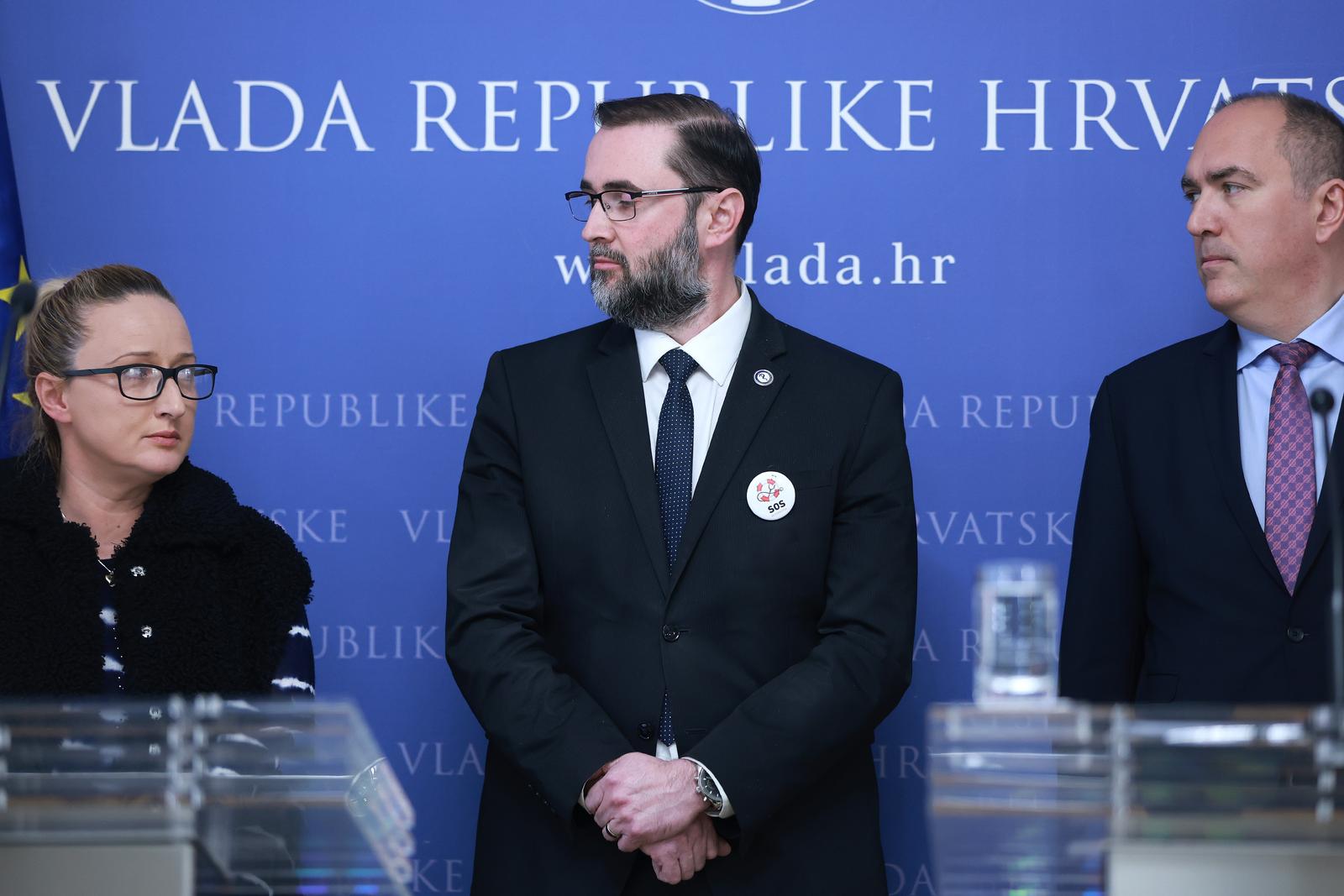 11.04.2023., Zagreb - Izjave nakon sastanka predsjednika Vlade RH Andreja Plenkovica s predstavnicima lijecnickih udruga u Banskim dvorima. predsjednik Hrvatske lijecnicke komore Kresimir Luetic Photo: Sanjin Strukic/PIXSELL