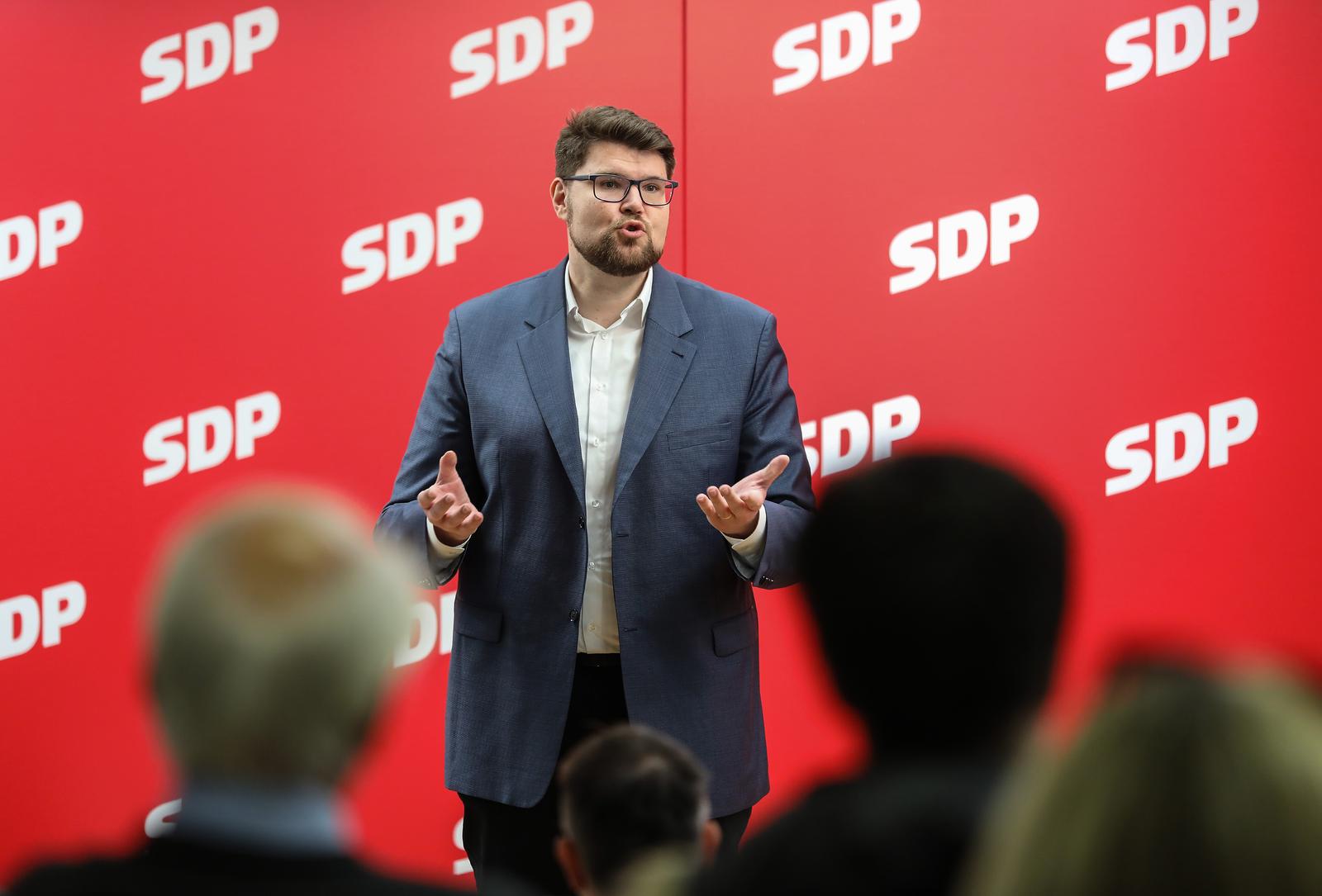 11.04.2023., Zagreb - Predstavljanje SDP-ove politike stanovanja "Plan za stan". Politiku stanovanja predstavili su predsjednik SDP-a Pedja Grbin, potpredsjednica SDP-a i Hrvatskog sabora Sabina Glasovac , clan Predsjednistva SDP-a i gradonacelnik Kastva Matej Mostarac te v.d. predsjednika SDP-a Zagreb Branko Kolaric.   Photo: Jurica Galoic/PIXSELL