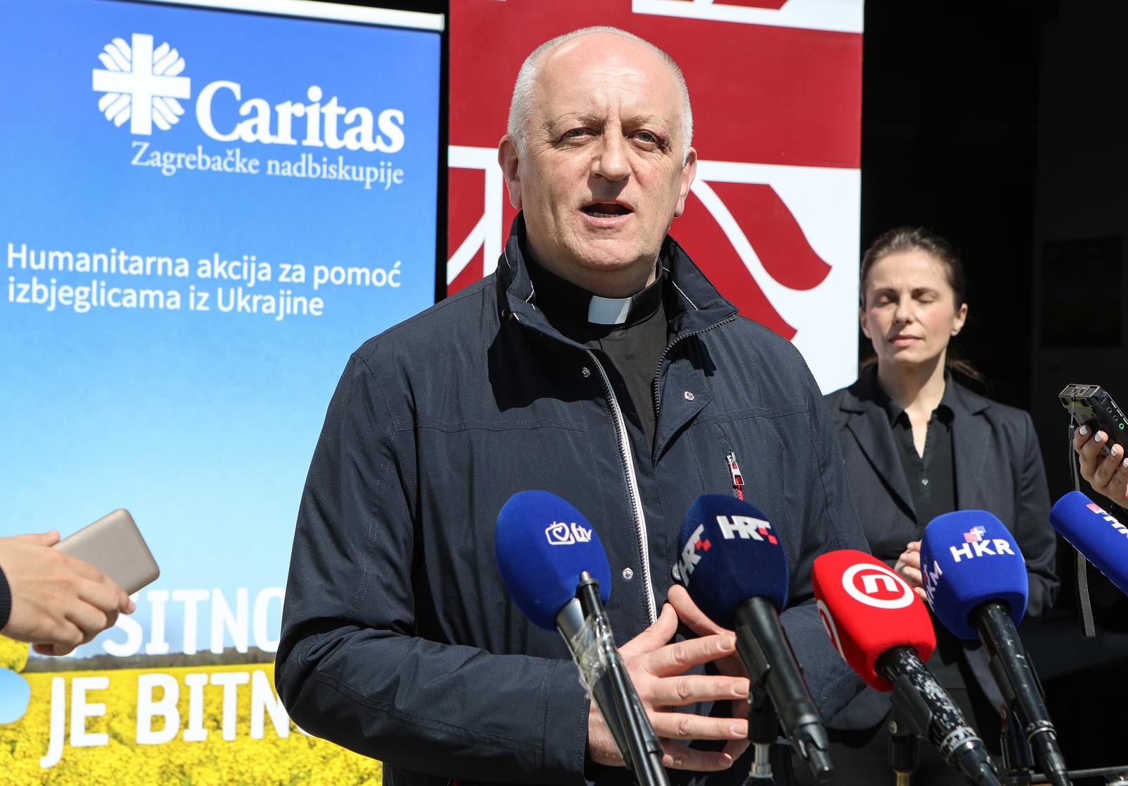 12.04.2022., Zagreb - Skladiste Caritasa Zagrebacke nadbiskupije. Otpremanje humanitarne pomoc za Ukrajinu, Caritasa Zagrebacke nadbiskupije. Nadbiskupijski Caritas je u akciji "I sitno je bitno – pomoc izbjeglicama iz Ukrajine" od pojedinaca, tvrtki, skola, vrtica i zupnih Caritasa do sada prikupio 43 palete humanitarne pomoci za stradalo stanovništvo Ukrajine. Nakon utovara dvaju slepera s pomoci, medijima su se obratili Suzana Borko zamjenica ravnatelja Hrvatskog Caritasa, s. Jelena Loncar, ravnateljica Caritasa Zagrebacke nadbiskupije  i monsinjor, Zlatko Koren koji je i blagoslovio konvoj na putu za Ukrajinu. Photo: Robert Anic/PIXSELL