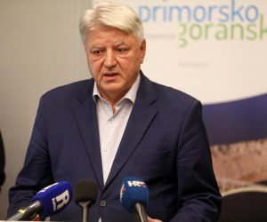 12.04.2023., Rijeka - U zgradi Primorsko-goranske zupanije odrzana je konferencija za medije vezeno uz novi prijedlog zakona o izbornim jedinicma u Republici Hrvatskoj. zupan Zlatko Komadina Photo: Goran Kovacic/PIXSELL