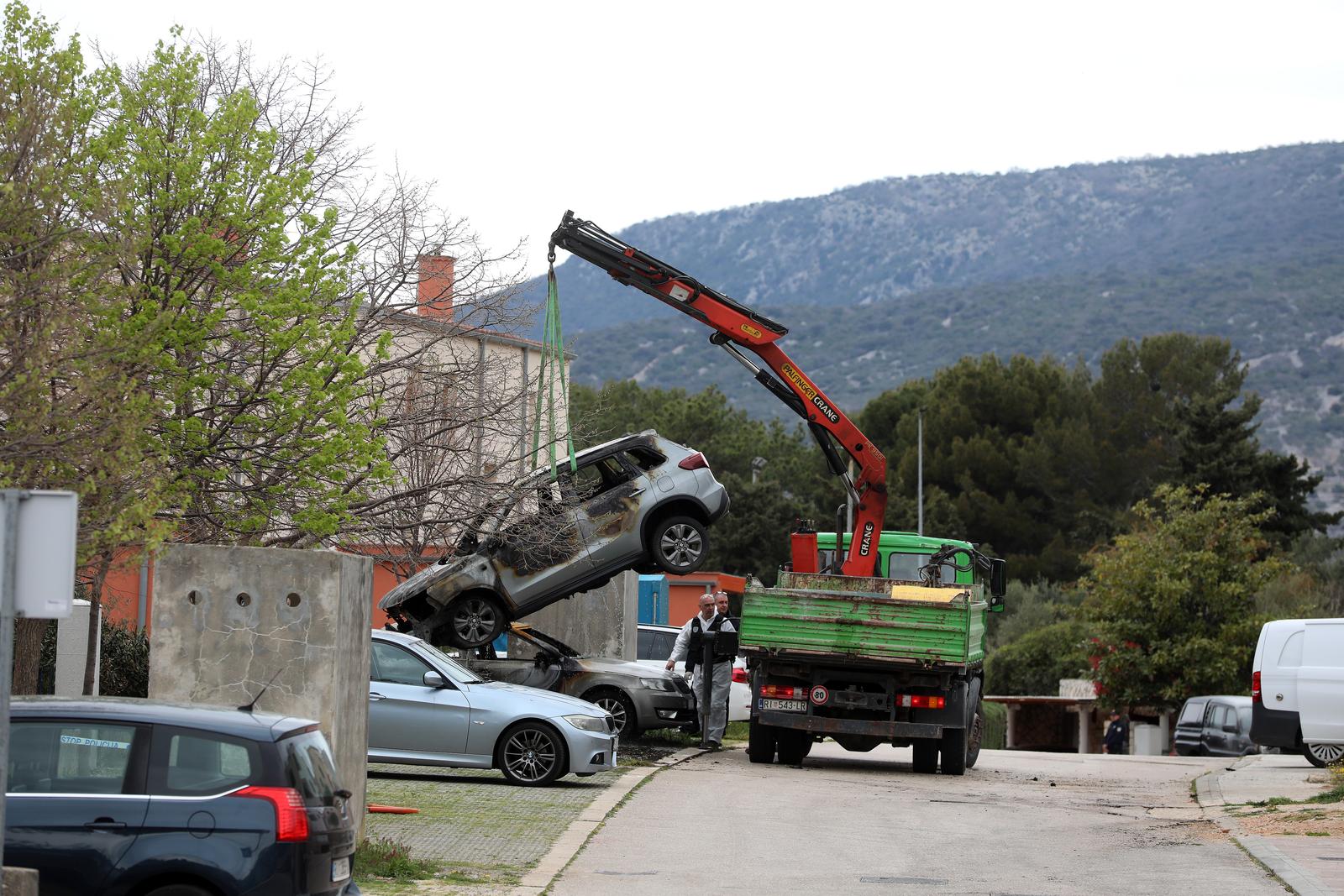 12.04.2023., Cres - Ocevid policije na mjestu gdje su zapaljena tri vozila. Photo: Goran Kovacic/PIXSELL