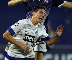 18.09.2012., Zagreb, stadion u Maksimiru - Nogometna utakmica 1. kola UEFA Lige prvaka. GNK Dinamo - FC Porto. James Rodriguez, Marcelo Brozovic.rPhoto: Slavko Midzor/PIXSELL