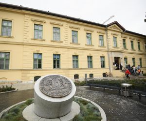 12.10.2020., Zagreb - Policajac koji je ozlijedjen u pucnjavi ispred zgrade Vlade u jutarnjim satima nalazi se  u Vinogradskoj  bolnici.rPhoto: Marko Lukunic/PIXSELL