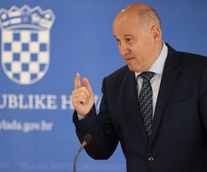 13.04.2023., Zagreb - Potpredsjednik Vlade i ministar prostornoga uredjenja, graditeljstva i drzavne imovine Branko Bacic odrzao je konferenciju za medije nakon sjednice Vlade RH u Nacionalnoj i sveucilisnoj knjiznici. Photo: Marko Prpic/PIXSELL