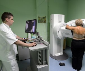 14.07.2015., Varazdin - Ministar zdravlja Sinisa Varga na odjelu radiologije u Opcoj bolnici Varazdin pustio je u rad novi digitalni mamografski uredjaj. Photo: Marko Jurinec/PIXSELL