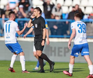15.04.2023., stadion Gradski vrt, Osijek - SuperSport HNL,29 kolo, NK Osijek - NK Lokomotiva. Mijo Caktas, sudac Dario Kulusic, Domagoj Bukvic Photo: Davor Javorovic/PIXSELL