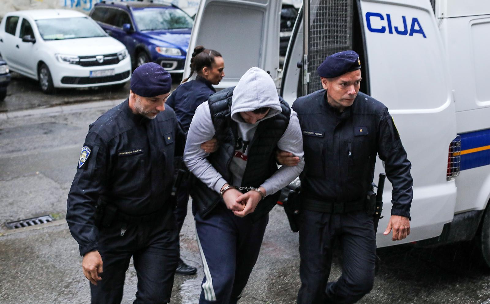 16.04.2023.,Slavonski Brod -  Privedeni mladic osumnjicen za ubojstvo vojnika u Pozegi izlazi u pratnji policije iz zgrade Zupanijskog drzavnog odvjetnistva u Slavonskom Brodu Photo: Dubravka Petric/PIXSELL
