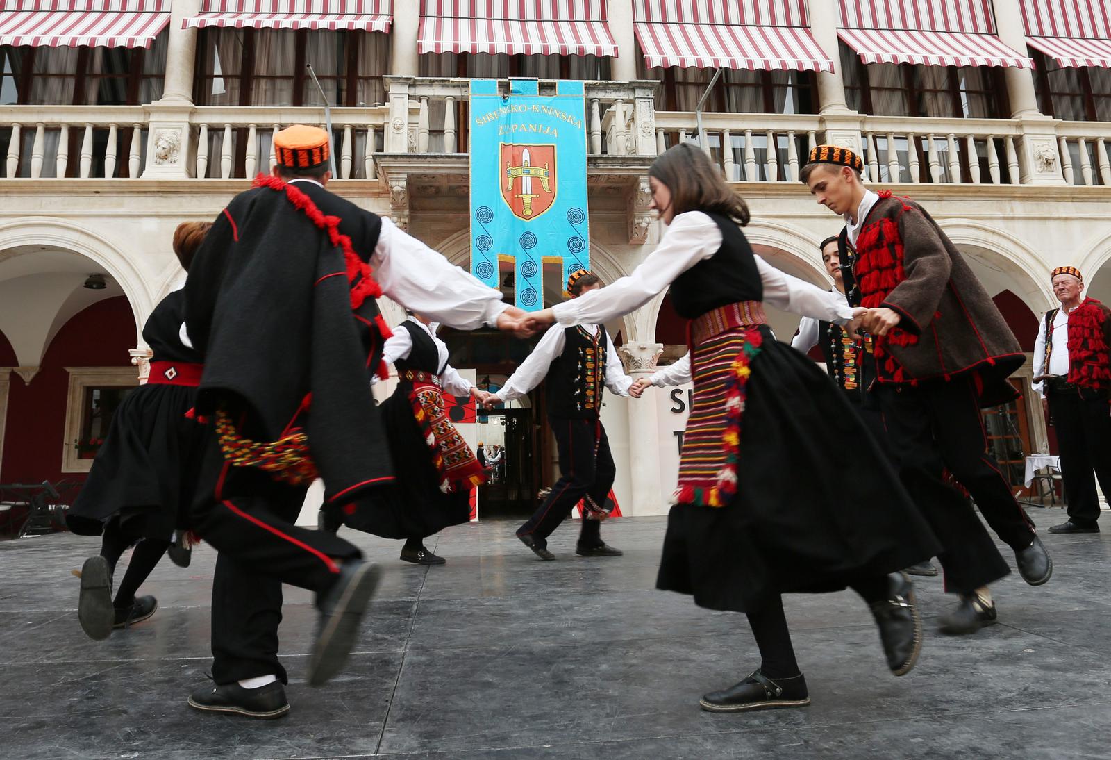 16.05.2015., Sibenik - U povodu Dana Sibensko-kninske zupanije na Trgu Republike Hrvatske odrzana je 9. smotra izvornog folklora Sibensko-kninske zupanije pod nazivom Sibenice, ti si stina. Photo: Dusko Jaramaz/PIXSELL