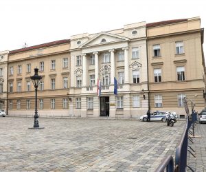 16.02.2022., Zagreb - Prema nesluzbenim informacijama zgrada Sabora ce od jeseni ici u obnovu nakon potresa, a sav rad zastupnika kao i sjednice preseliti ce se na novu lokaciju. Do sada su kao opcije spominjani Velesajam, zgrada Vjesnika i Kockica, a u zadnje vrijeme se prica i o nekoj novoj zgradi u Buzinu. Photo: Patrik Macek/PIXSELL
