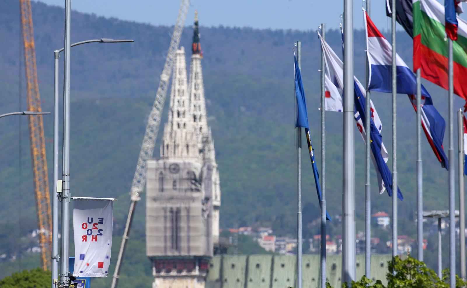 17.04.2020. Zagreb - Pripreme na sjevernom tornju katedrale za detonaciju eksploziva i skidanje sjevernog tornja ostecenog u potresu.rPhoto: Matija Habljak/PIXSELL