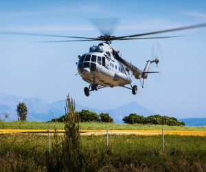 17.04.2020., Split - Helikopter Hrvatskog ratnog zrakoplovstva slijece na helidrom bolnice Firule.rPhoto: Milan Sabic/PIXSELL