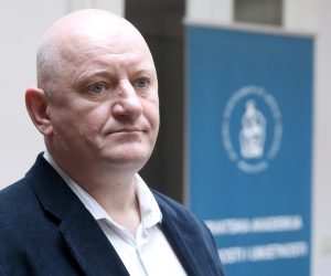 17.04.2023., Zagreb - U knjiznici HAZU odrzana je panel rasprava u organizaciji Hrvatskog zavoda za javno zdravstvo, pod pokroviteljstvom Ministarstva zdravstva, tijekom koje je  predstavljen Akcijski plan za provedbu Nacionalnog strateskog okvira protiv raka i ciljevi do 2025. Predsjednik Koalicije udruga u zdravstvu Ivica Belina  Photo: Patrik Macek/PIXSELL