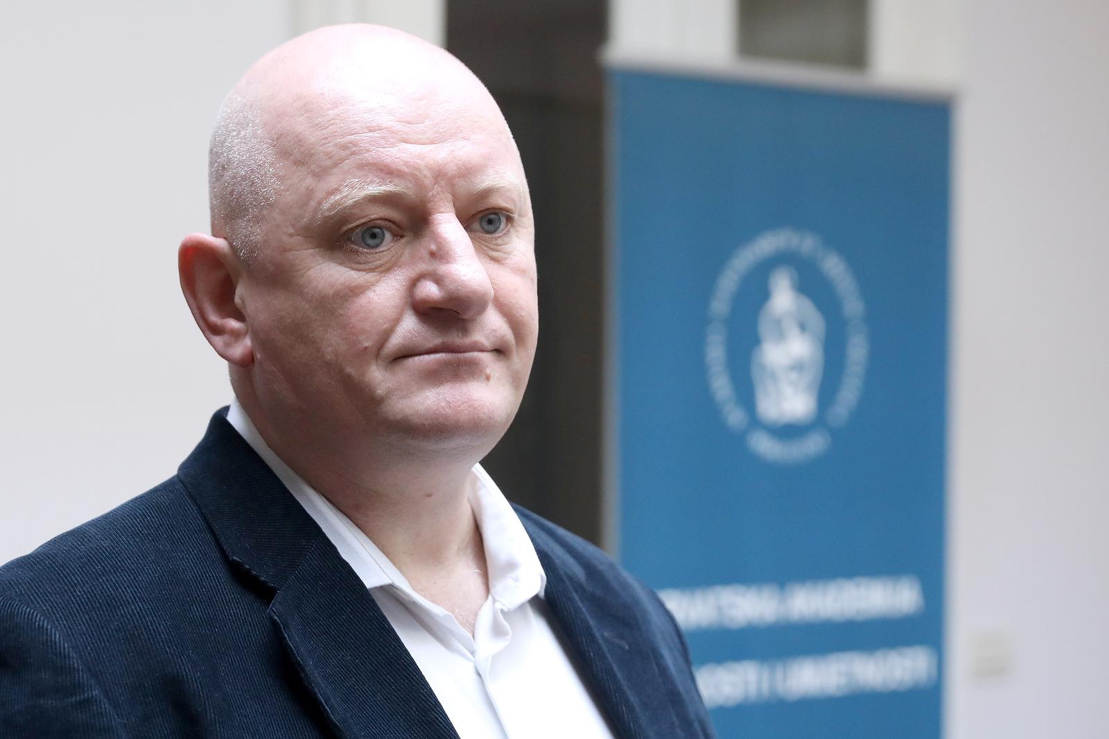 17.04.2023., Zagreb - U knjiznici HAZU odrzana je panel rasprava u organizaciji Hrvatskog zavoda za javno zdravstvo, pod pokroviteljstvom Ministarstva zdravstva, tijekom koje je  predstavljen Akcijski plan za provedbu Nacionalnog strateskog okvira protiv raka i ciljevi do 2025. Predsjednik Koalicije udruga u zdravstvu Ivica Belina  Photo: Patrik Macek/PIXSELL