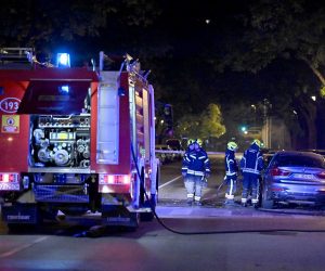 17.10.2022., Zagreb - U naselju Travno doslo je do pozara na osobnom automobilu koji su vatrogasci brzo ugasili. Photo: Marko Lukunic/PIXSELL