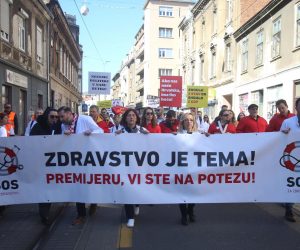 18.03.2023., Zagreb - Pod sloganom "SOS za zdravstvo", pet krovnih lijecnickih udruga organiziralo je veliki prosvjed na Trgu sv. Marka kojim su iskazali nezadovoljstvo svojim statusom, placama, ali i cjelokupnim stanjem u zdravstvenom sustavu.  Photo: Lovro Domitrovic/PIXSELL