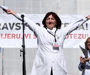 18.03.2023., Zagreb - Pod sloganom "SOS za zdravstvo", pet krovnih lijecnickih udruga organiziralo je veliki prosvjed na Trgu sv. Marka kojim su iskazali nezadovoljstvo svojim statusom, placama, ali i cjelokupnim stanjem u zdravstvenom sustavu. Renata Culinovic Caic Photo: Marko Lukunic/PIXSELL