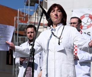 18.03.2023., Zagreb - Pod sloganom "SOS za zdravstvo", pet krovnih lijecnickih udruga organiziralo je veliki prosvjed na Trgu sv. Marka kojim su iskazali nezadovoljstvo svojim statusom, placama, ali i cjelokupnim stanjem u zdravstvenom sustavu. Renata Culinovic Caic Photo: Marko Lukunic/PIXSELL