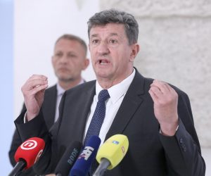 19.04.2023., Zagreb - Zeljko Sacic govorio je na konferenciji za medije nakon sto je izbacen iz sabornice. Photo: Patrik Macek/PIXSELL