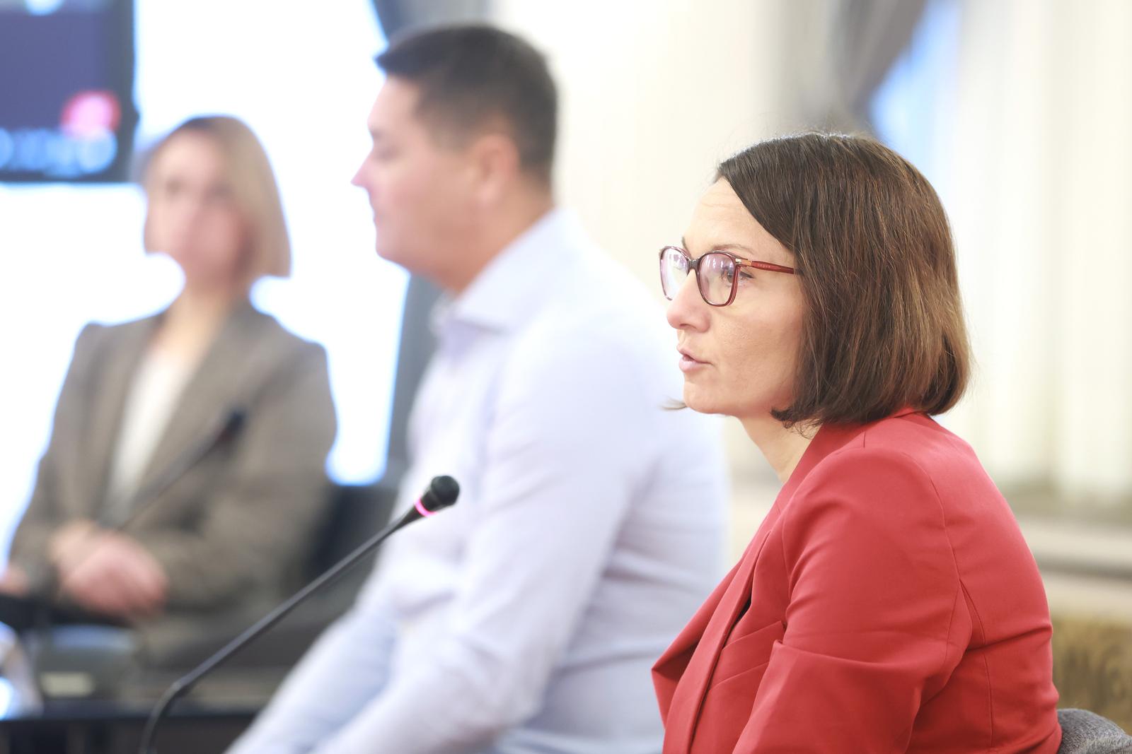 19.10.2022., Zagreb - Gong je u suradnji sa zvizdacicom i pravnicom Majom Djerek izradio analizu (Ne)upravljanje drzavnim nekretninama - netransparentnost, potencijal i preporuke, koju je predstavio u Novinarskom domu. Sanja Pavic, Damir Markovic, Maja Djerek. Photo: Sanjin Strukic/PIXSELL